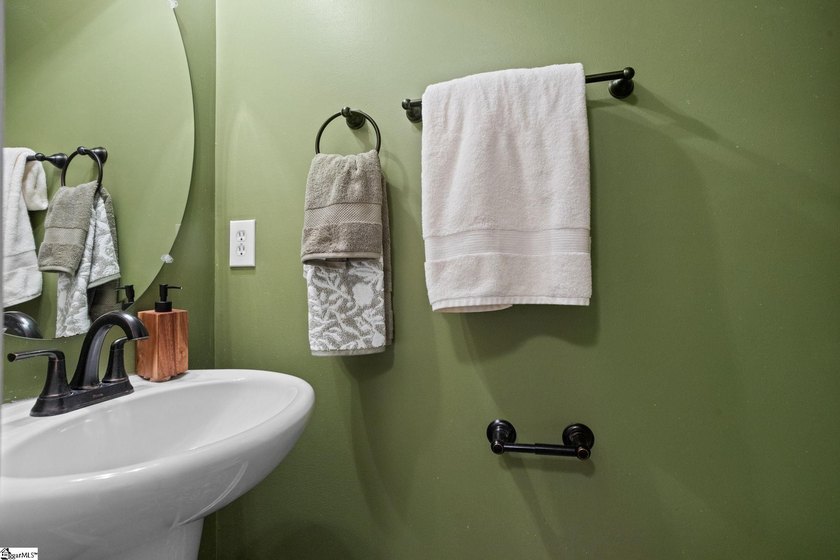 Call the official listing agent, Lisa Alexander, to arrange a - photo 17