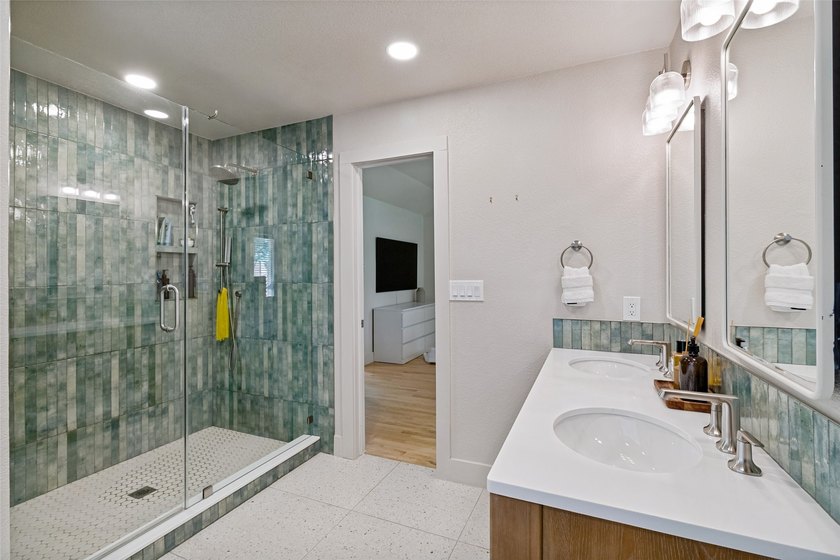 Steps from Prairie Creek, this beautifully renovated 4-bed - photo 17