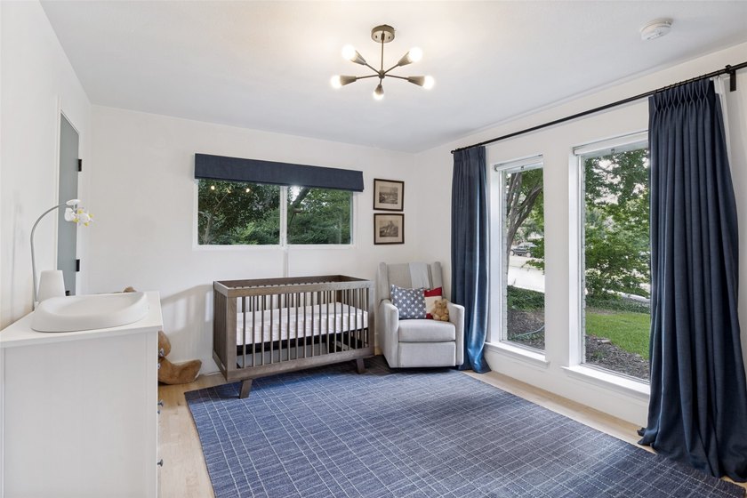 Steps from Prairie Creek, this beautifully renovated 4-bed - photo 18