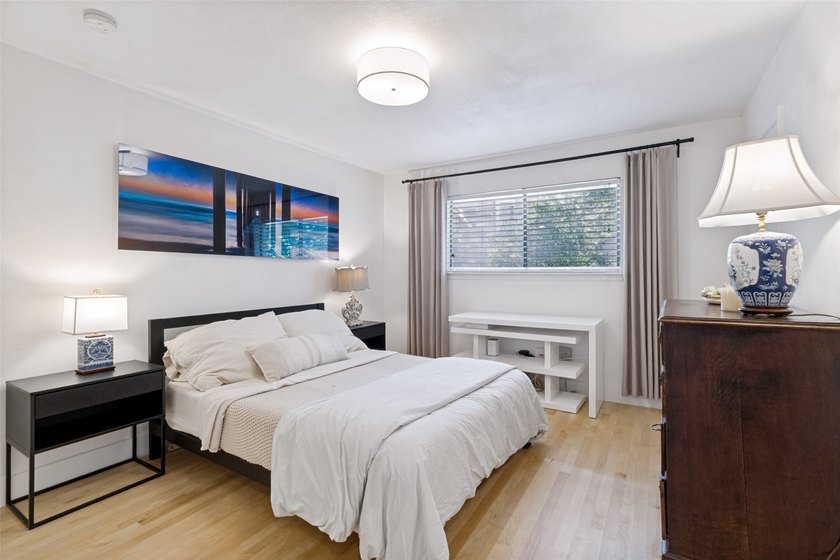Steps from Prairie Creek, this beautifully renovated 4-bed - photo 19