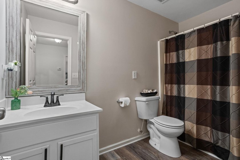 Call the official listing agent, Lisa Alexander, to arrange a - photo 32