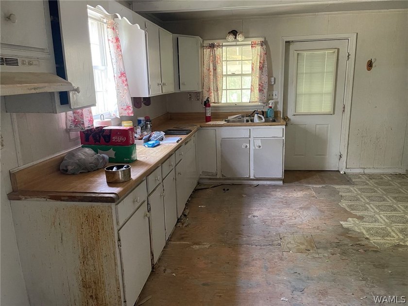 Discover this rare historical design home that needs TLC - photo 7