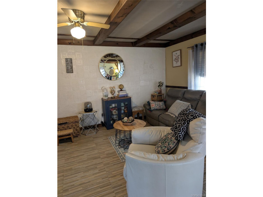 Wonderful opportunity to decorate to your personal taste this - photo 3