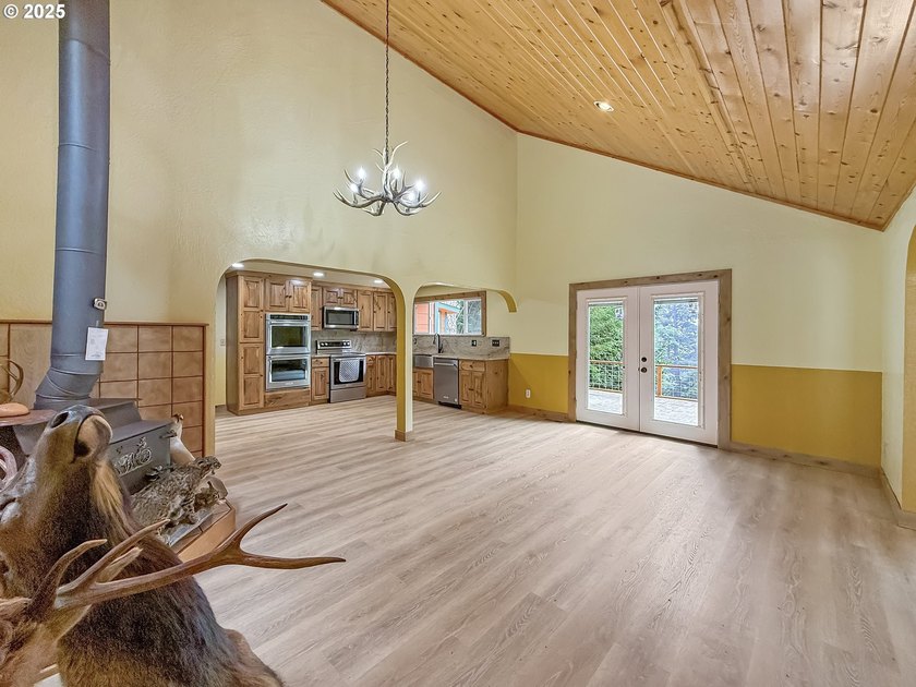 Newly remodeled and has not been lived in since, this home is - photo 13