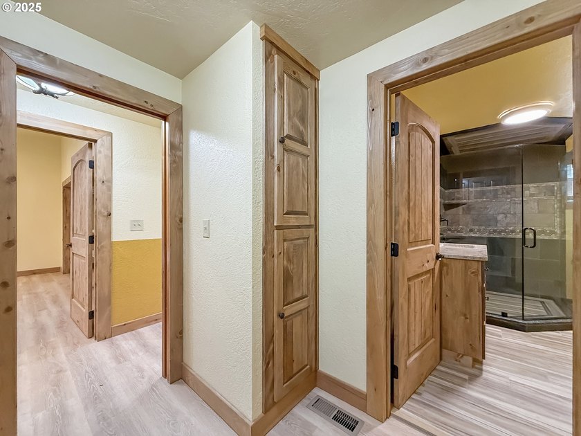 Newly remodeled and has not been lived in since, this home is - photo 23