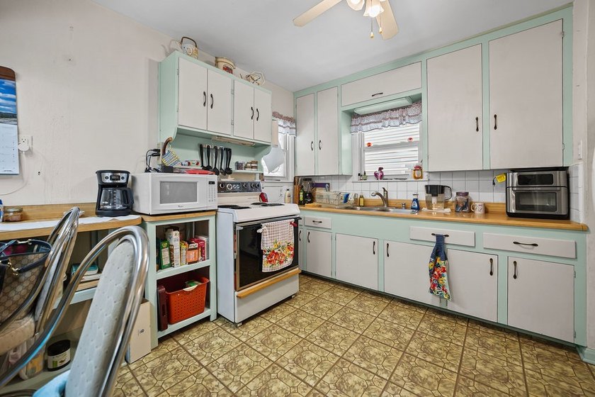 Charming home in the desirable Lindale Park neighborhood! This - photo 7