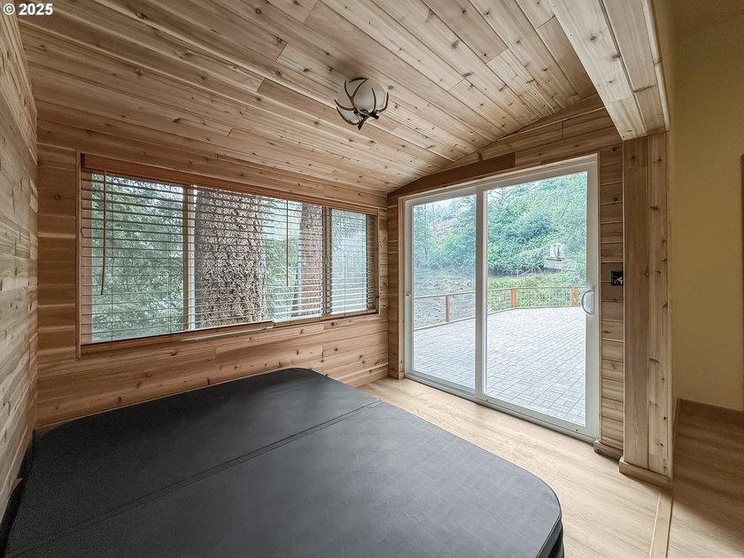 Newly remodeled and has not been lived in since, this home is - photo 27