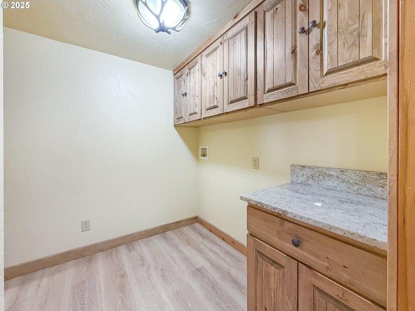Newly remodeled and has not been lived in since, this home is - photo 30