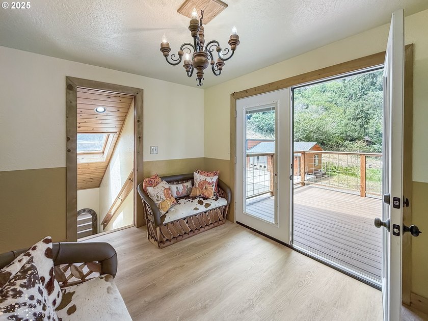 Newly remodeled and has not been lived in since, this home is - photo 31
