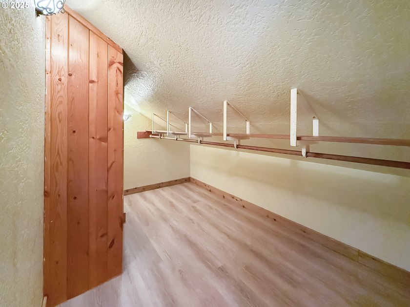 Newly remodeled and has not been lived in since, this home is - photo 38