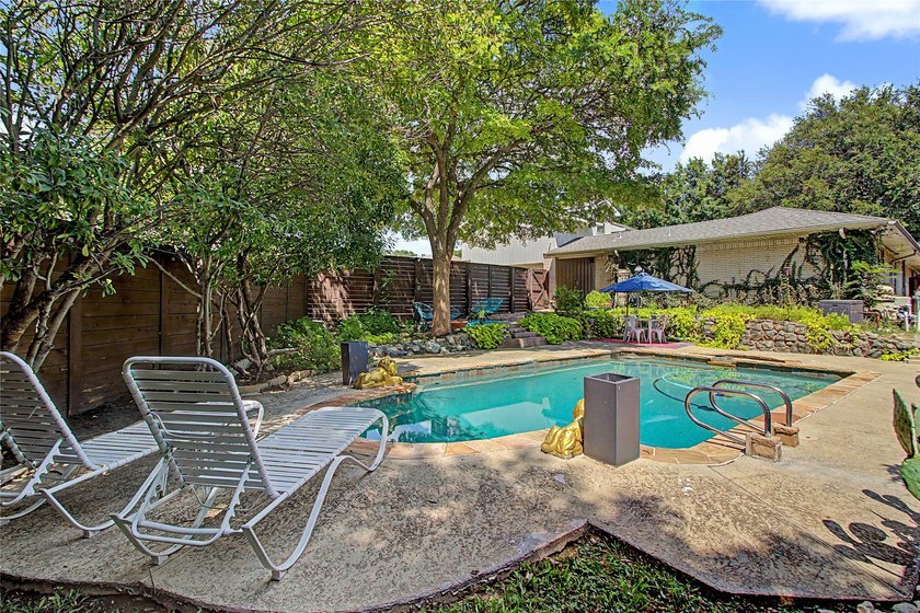 Nestled in the sought-after Casa Linda Forest, this private - photo 30