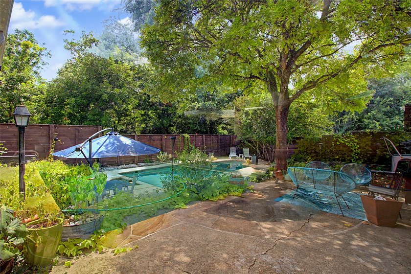 Nestled in the sought-after Casa Linda Forest, this private - photo 31