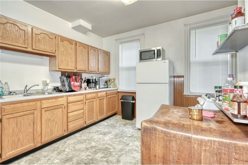 Welcome to 485 Meigs Street (14607)! This classic two-family - photo 8