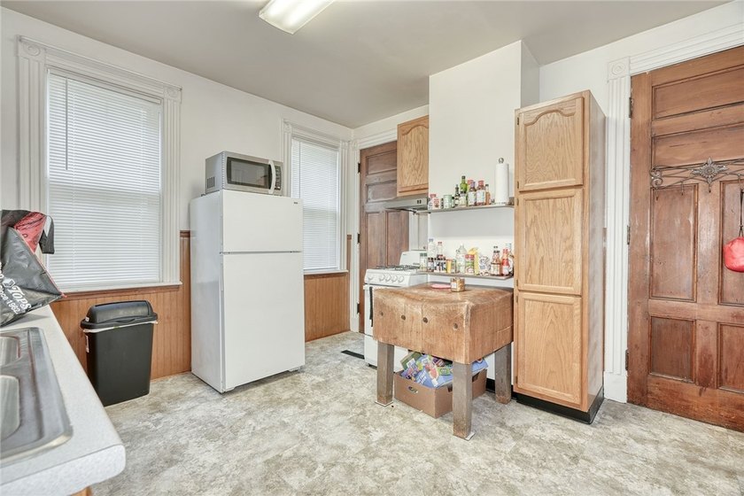 Welcome to 485 Meigs Street (14607)! This classic two-family - photo 10