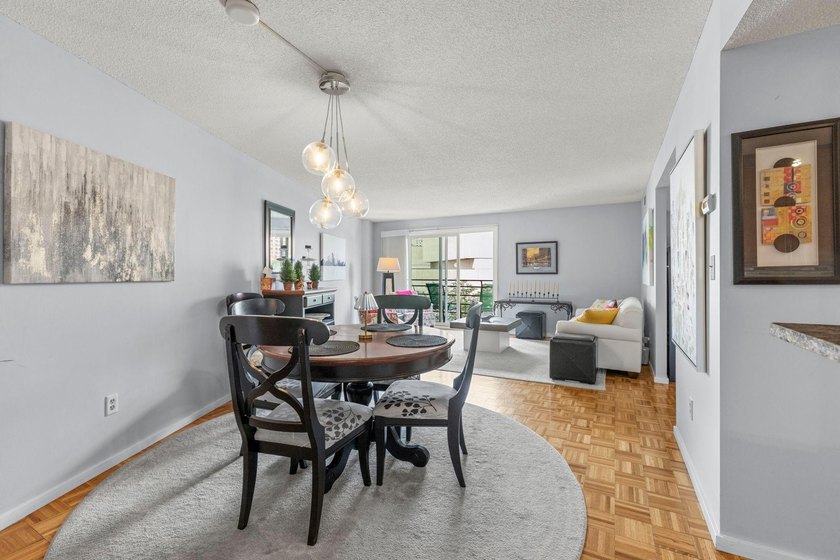 Enjoy easy downtown living in this beautifully maintained - photo 20
