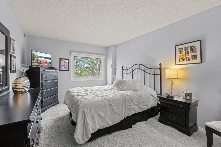 Enjoy easy downtown living in this beautifully maintained - photo 24