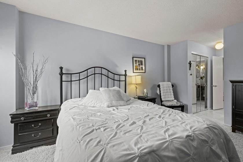 Enjoy easy downtown living in this beautifully maintained - photo 25