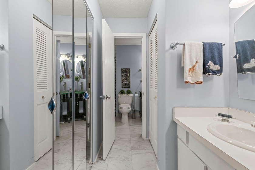 Enjoy easy downtown living in this beautifully maintained - photo 28