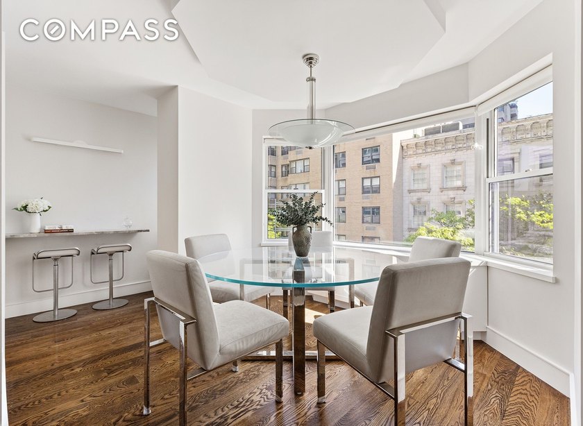 Gut renovated, mint condition 2-bedroom, 2-bathroom residence on - photo 2