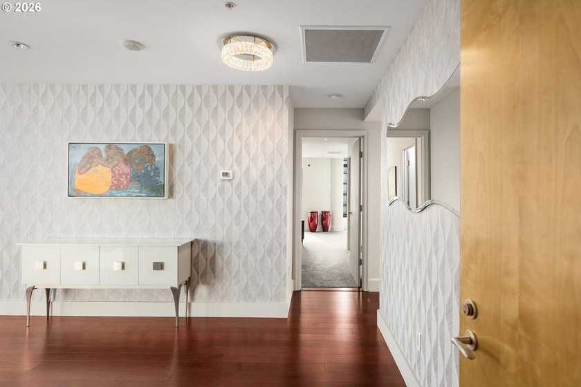 Experience penthouse living in the John Ross with this fully - photo 5