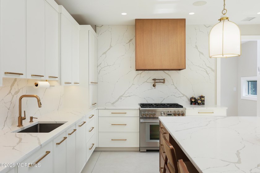 An extraordinary custom-built estate where luxury, craftsmanship - photo 16