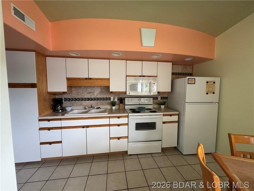 Rare waterfront INVESTMENT OPPORTUNITY with proven vacation - photo 17
