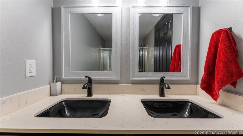 Great Investment Opportunity in Lake Ozark. This 2 Bed 2 Bath - photo 11