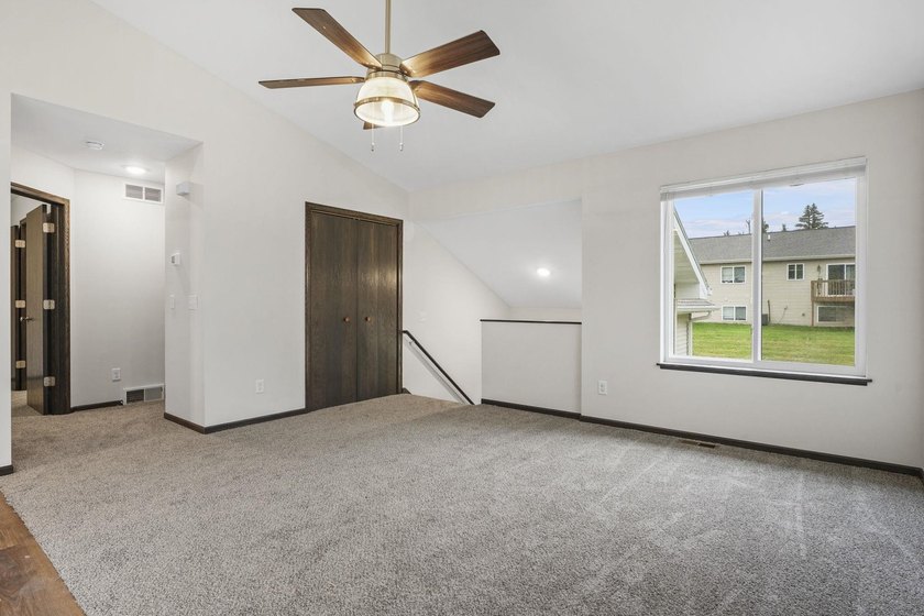 Fantastic investment opportunity featuring 4 ZERO-LOT LINE - photo 12