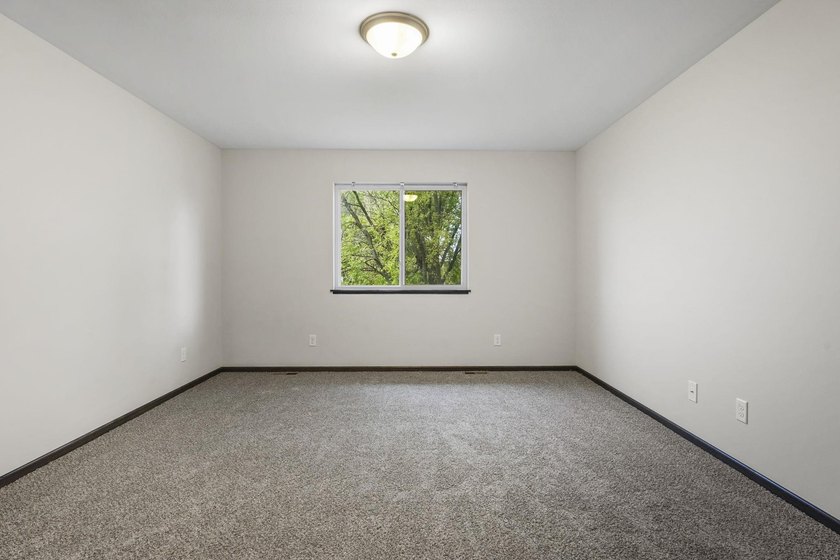 Fantastic investment opportunity featuring 4 ZERO-LOT LINE - photo 15