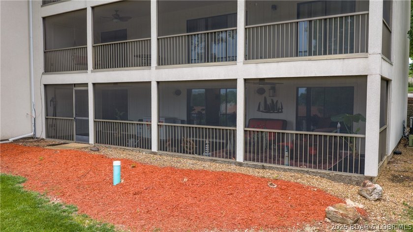 Great Investment Opportunity in Lake Ozark. This 2 Bed 2 Bath - photo 21