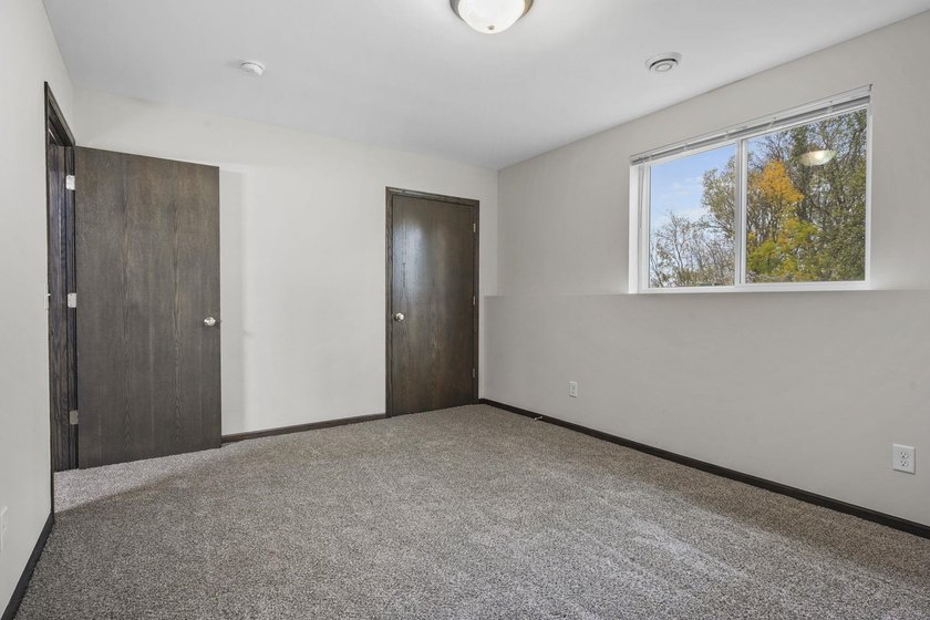 Fantastic investment opportunity featuring 4 ZERO-LOT LINE - photo 31