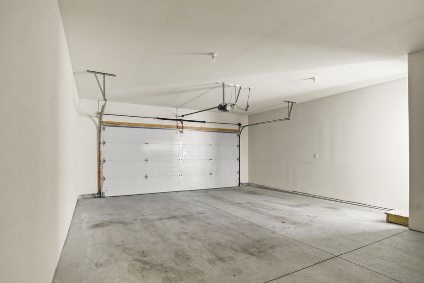 Fantastic investment opportunity featuring 4 ZERO-LOT LINE - photo 34