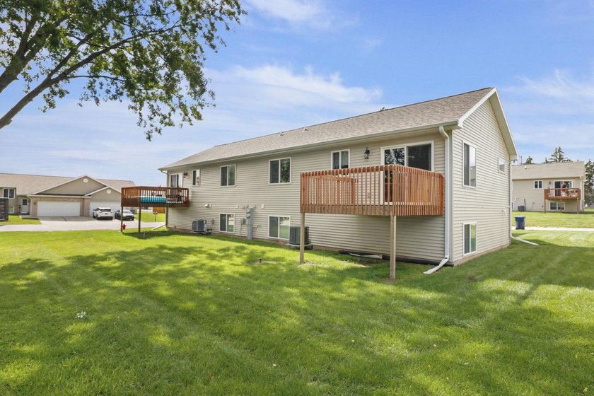 Fantastic investment opportunity featuring 4 ZERO-LOT LINE - photo 40