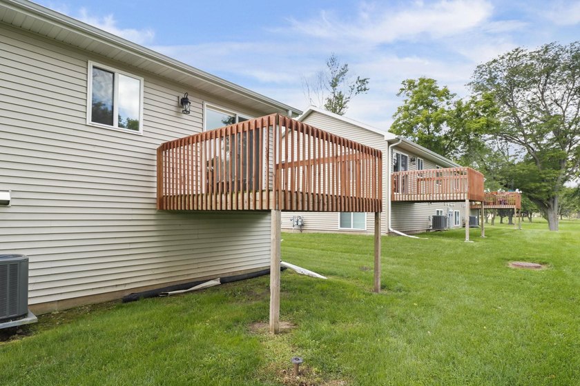 Fantastic investment opportunity featuring 4 ZERO-LOT LINE - photo 43