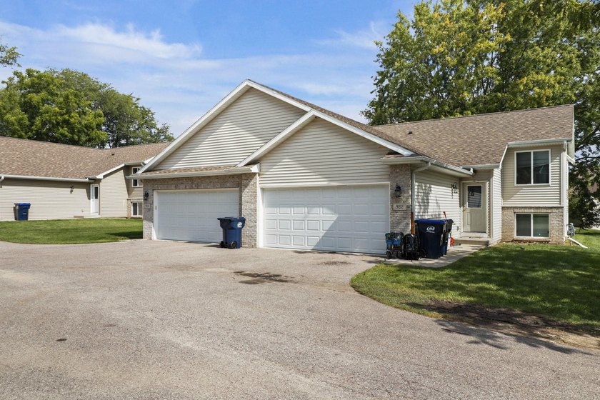 Fantastic investment opportunity featuring 4 ZERO-LOT LINE - photo 47