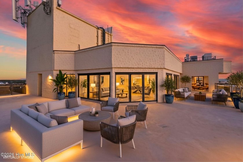 Spanning nearly 9,000 square feet across the 14th and 15th - photo 3