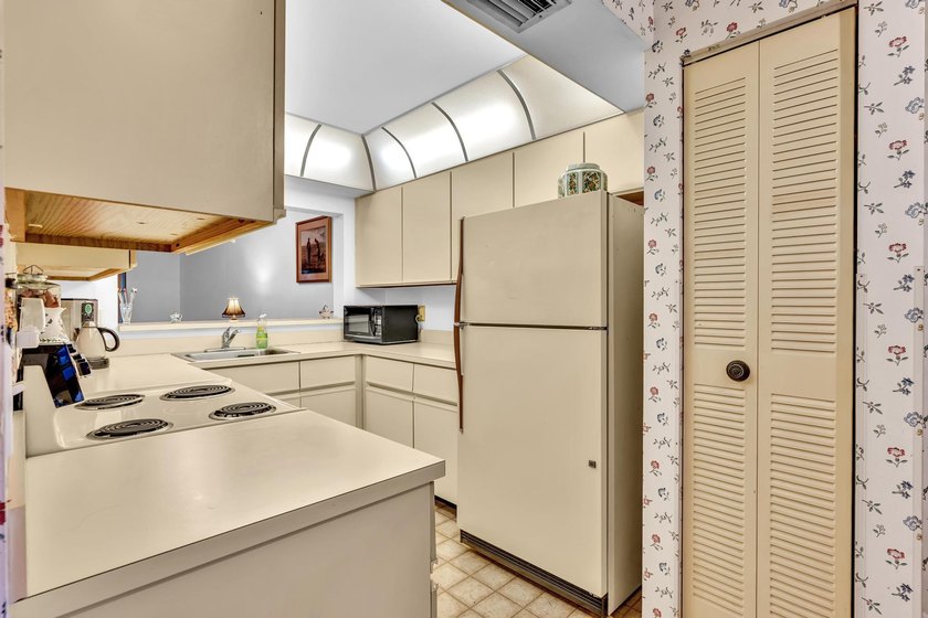 GREAT 2/2 CONDO WITH LAKE VIEW...2 CLUB HOUSES WITH GREAT - photo 12