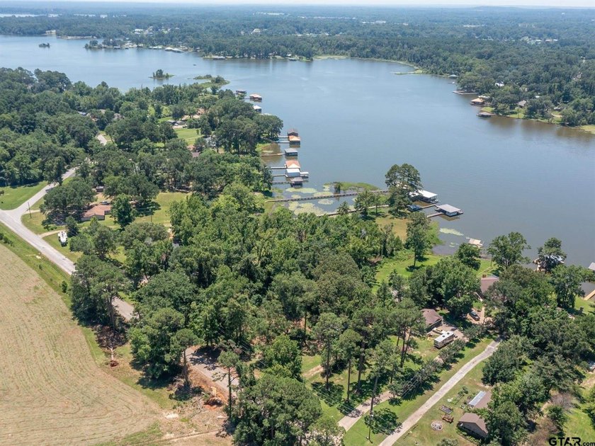AMAZING Lake Tyler location, this gorgeous over-sized 1.4536 ac - photo 14