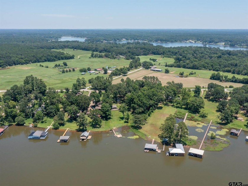 AMAZING Lake Tyler location, this gorgeous over-sized 1.4536 ac - photo 18