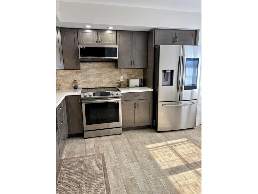 Discover this beautifully renovated 2-bedroom, 2-bathroom condo - photo 26