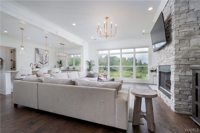 Modern luxury meets waterfront living in The Lakes. Offering - photo 6