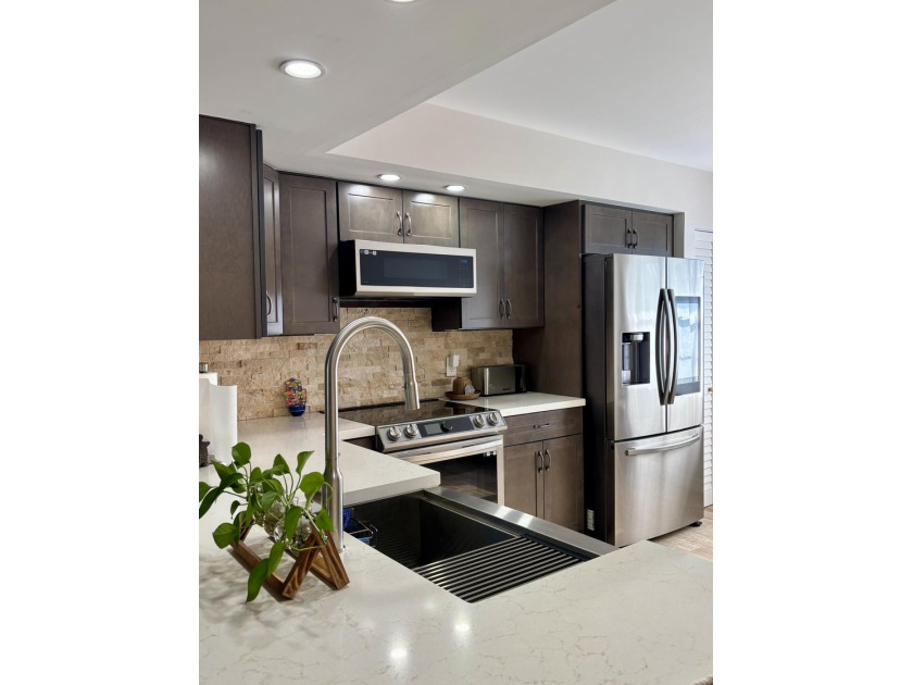 Discover this beautifully renovated 2-bedroom, 2-bathroom condo - photo 33