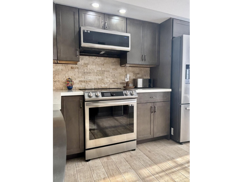 Discover this beautifully renovated 2-bedroom, 2-bathroom condo - photo 39