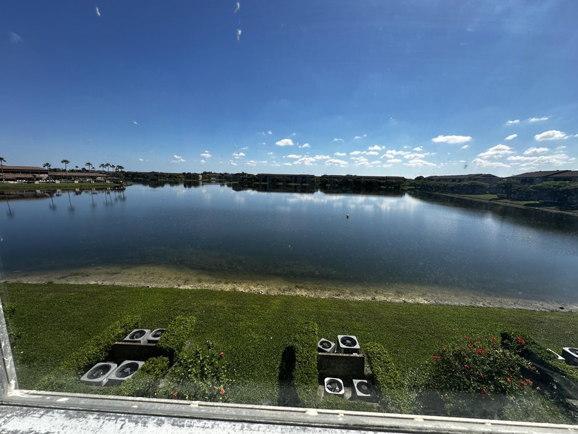 Discover this beautifully renovated 2-bedroom, 2-bathroom condo - photo 45