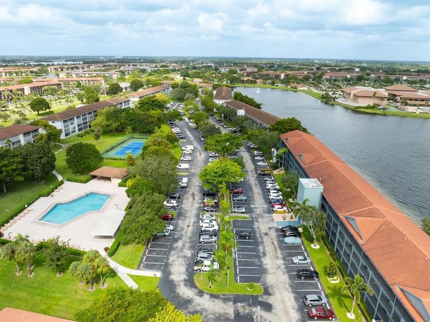 Discover this beautifully renovated 2-bedroom, 2-bathroom condo - photo 46