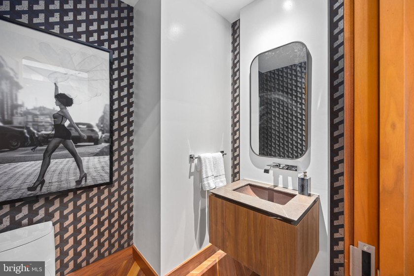 Discover luxury city living in this gorgeous 19th-floor home in - photo 4