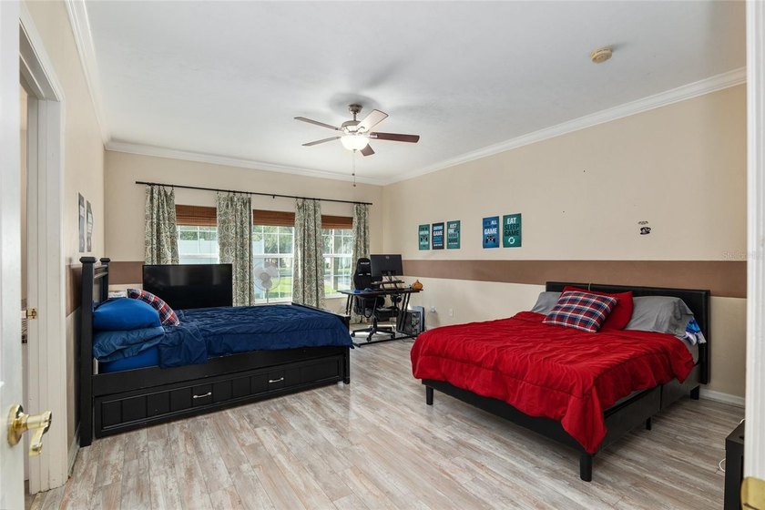 Welcome to this beautifully maintained good size 3-bedroom with - photo 14