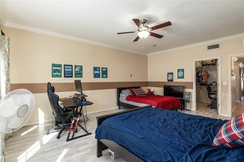 Welcome to this beautifully maintained good size 3-bedroom with - photo 15
