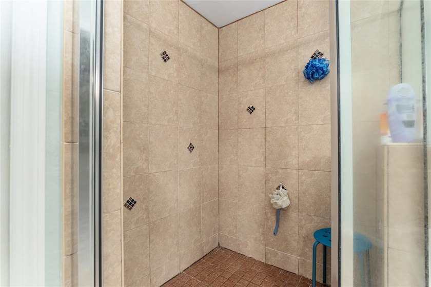 Welcome to this beautifully maintained good size 3-bedroom with - photo 18