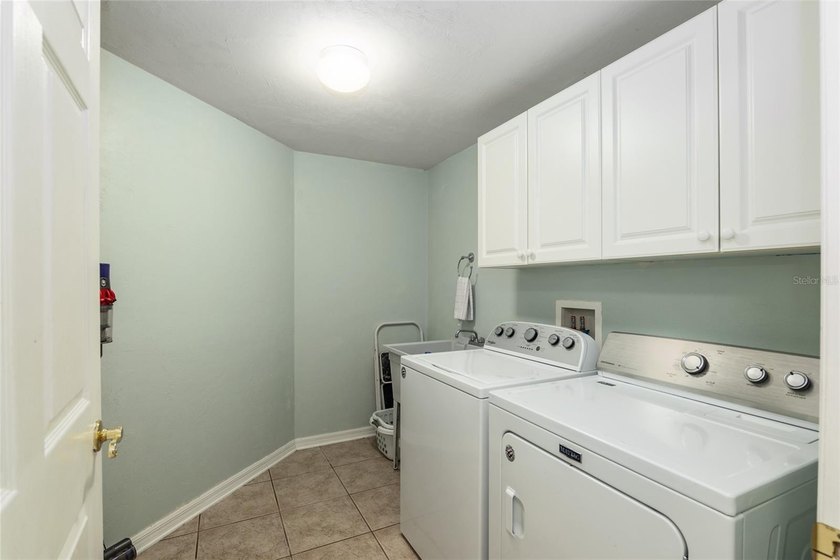 Welcome to this beautifully maintained good size 3-bedroom with - photo 22